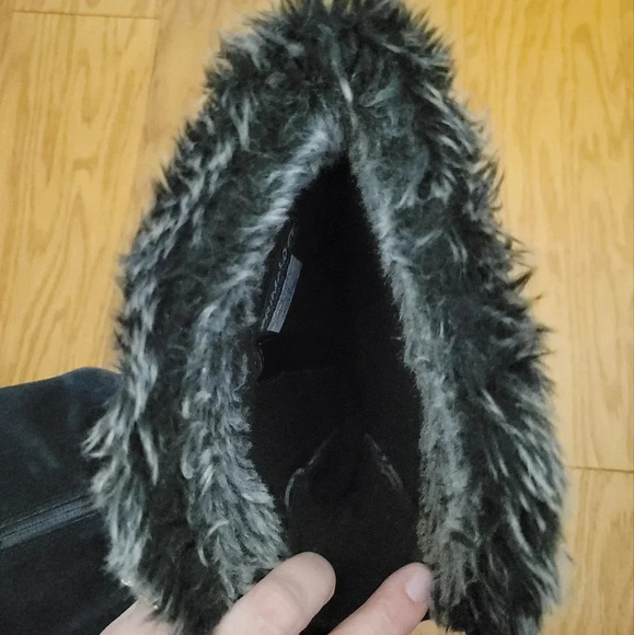 The North Face Faux Fur Suede Janey II Boots, Size 8.5 - Picture 4 of 9